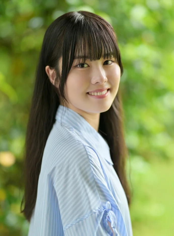 芽城まゆ