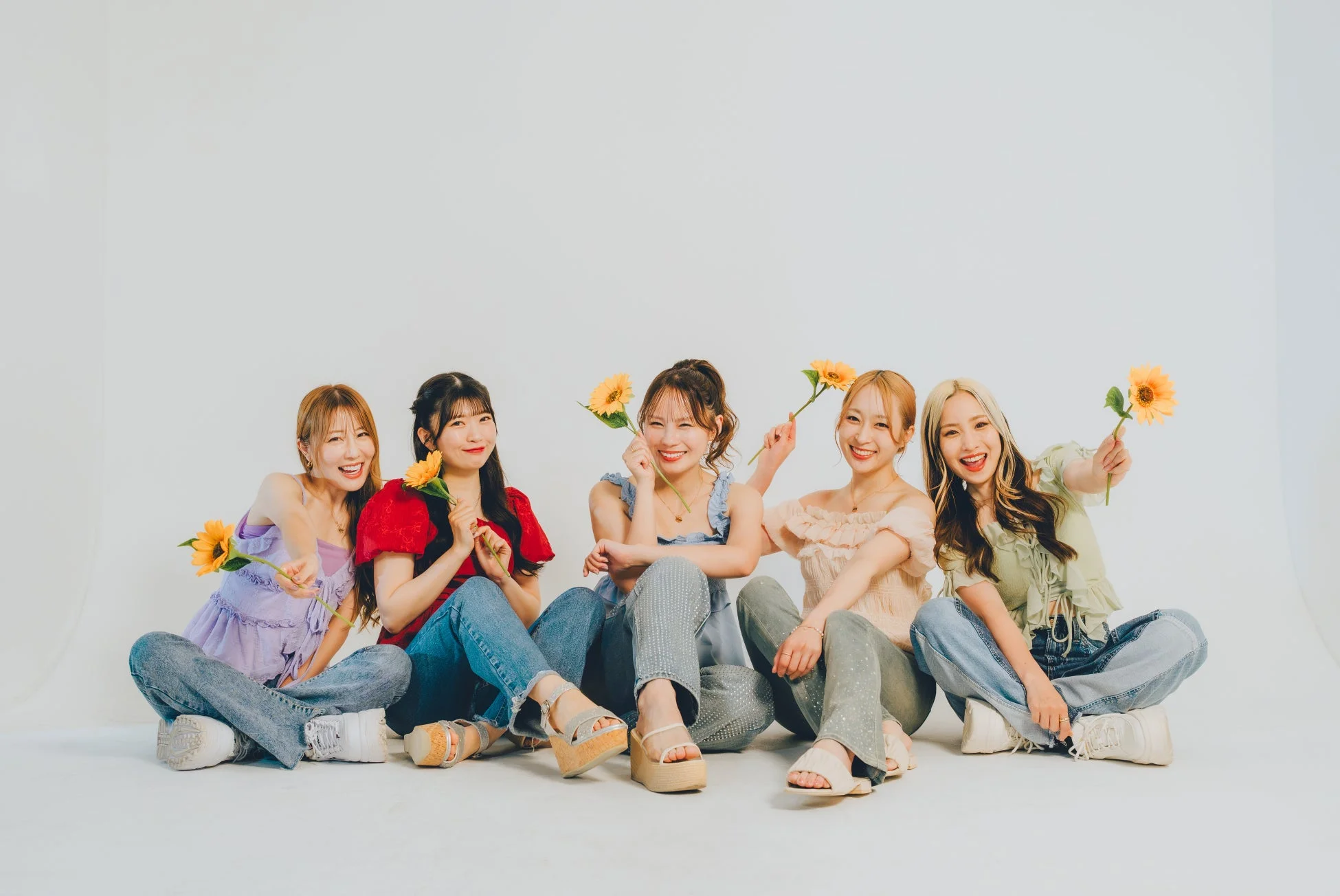 Chu-Z members with sunflowers