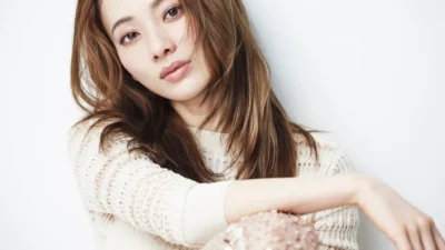 Former Takarazuka Top Musumeyaku Aya Yumeshiro Launches Official Fan Club on Bitfan!