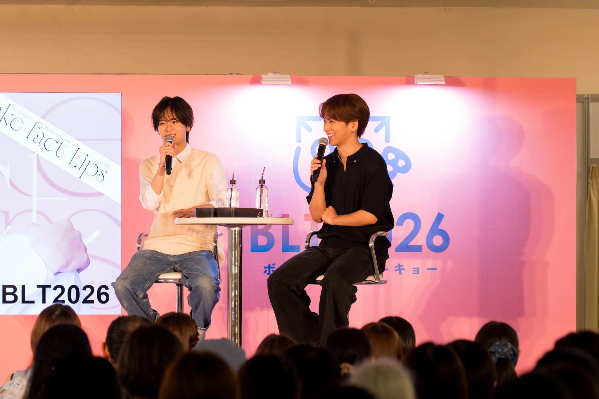 笑顔でトークする堀海登さんと佐藤友祐さん