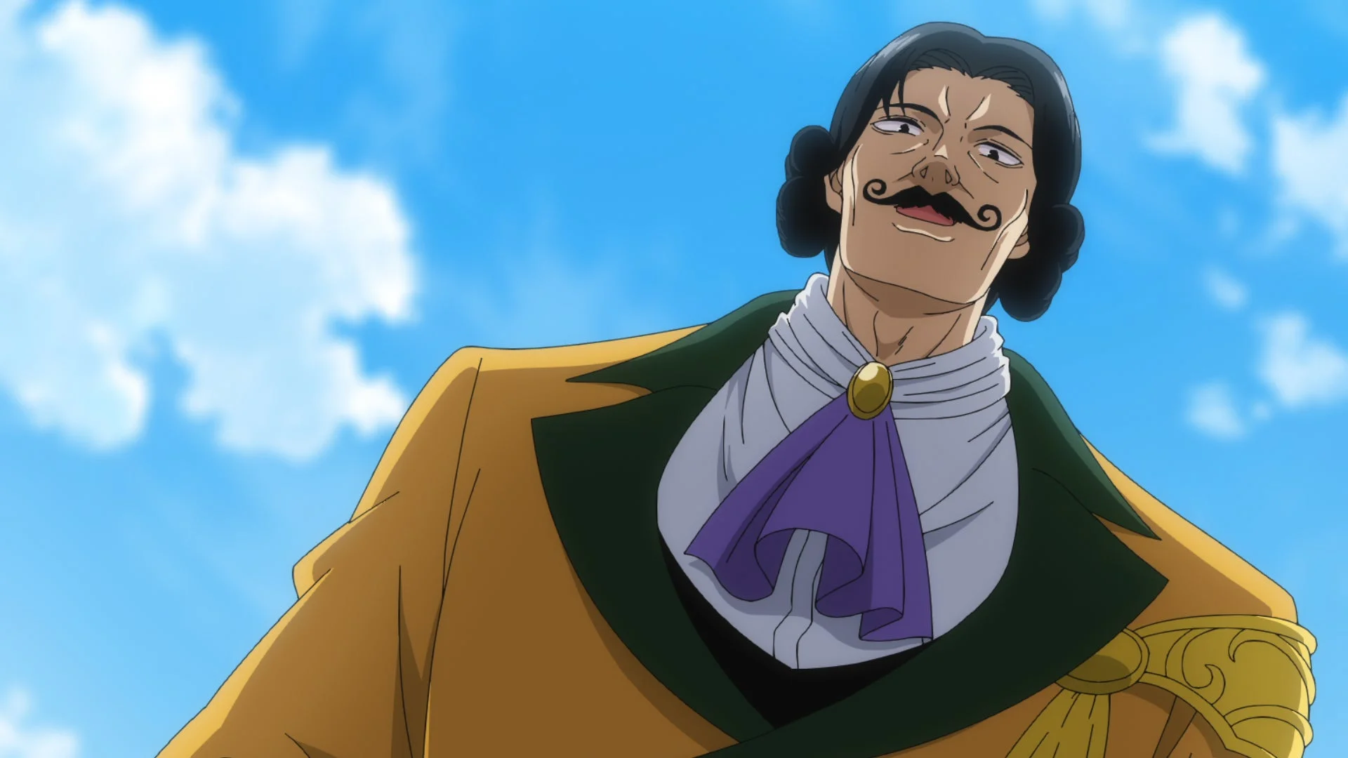 口ひげを蓄えた男性アニメキャラクターが、豪華な黄色のジャケットと紫色のスカーフを身につけ、青空と白い雲を背景に自信に満ちた表情で立っています。
