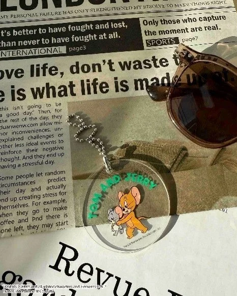 Acrylic keyholder featuring Tom and Jerry characters on a newspaper background