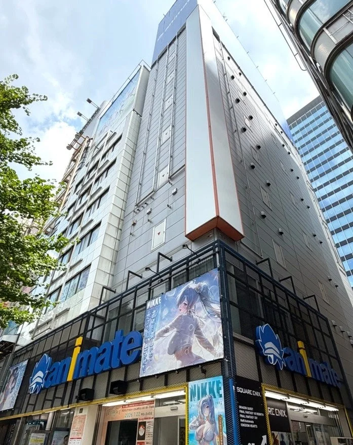 アニメイト秋葉原外観、NIKKE広告