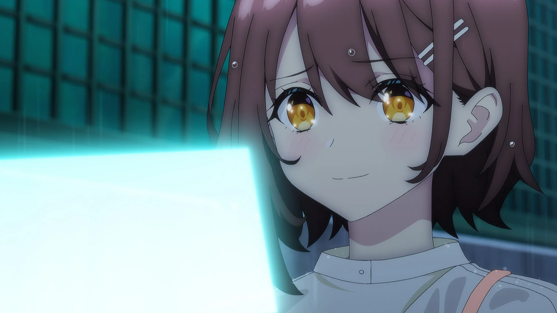 雨の中で微笑むアニメ少女