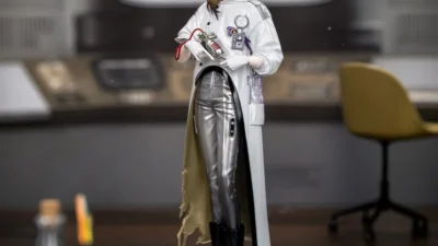 『リバース：1999』より、Gift+シリーズ新作「メディスンポケット」フィギュアが登場！天才研究員の狂熱をその手に！