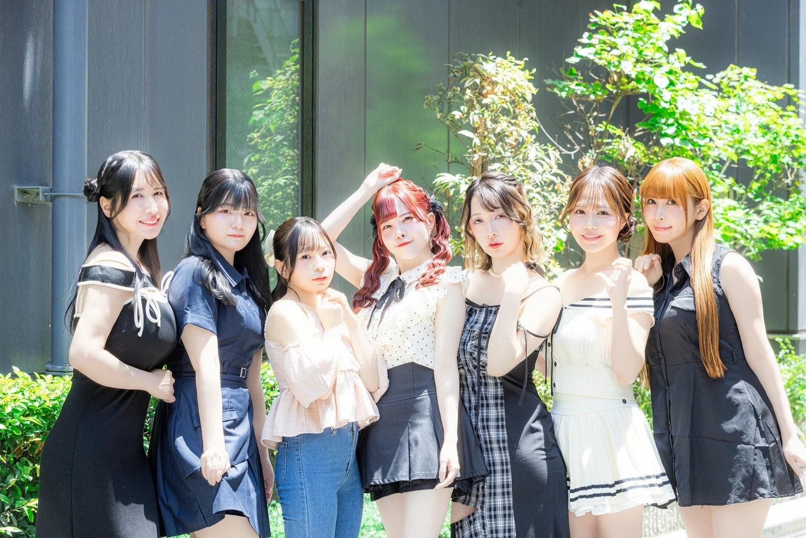 Lovlisメンバーの集合写真