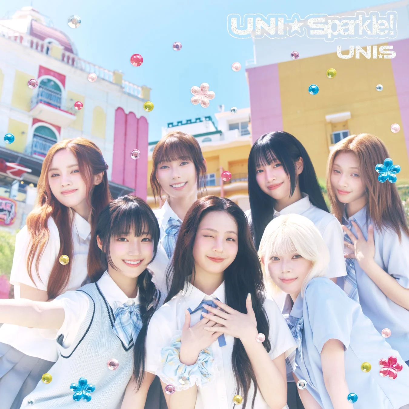 UNISアルバムカバー、制服風衣装