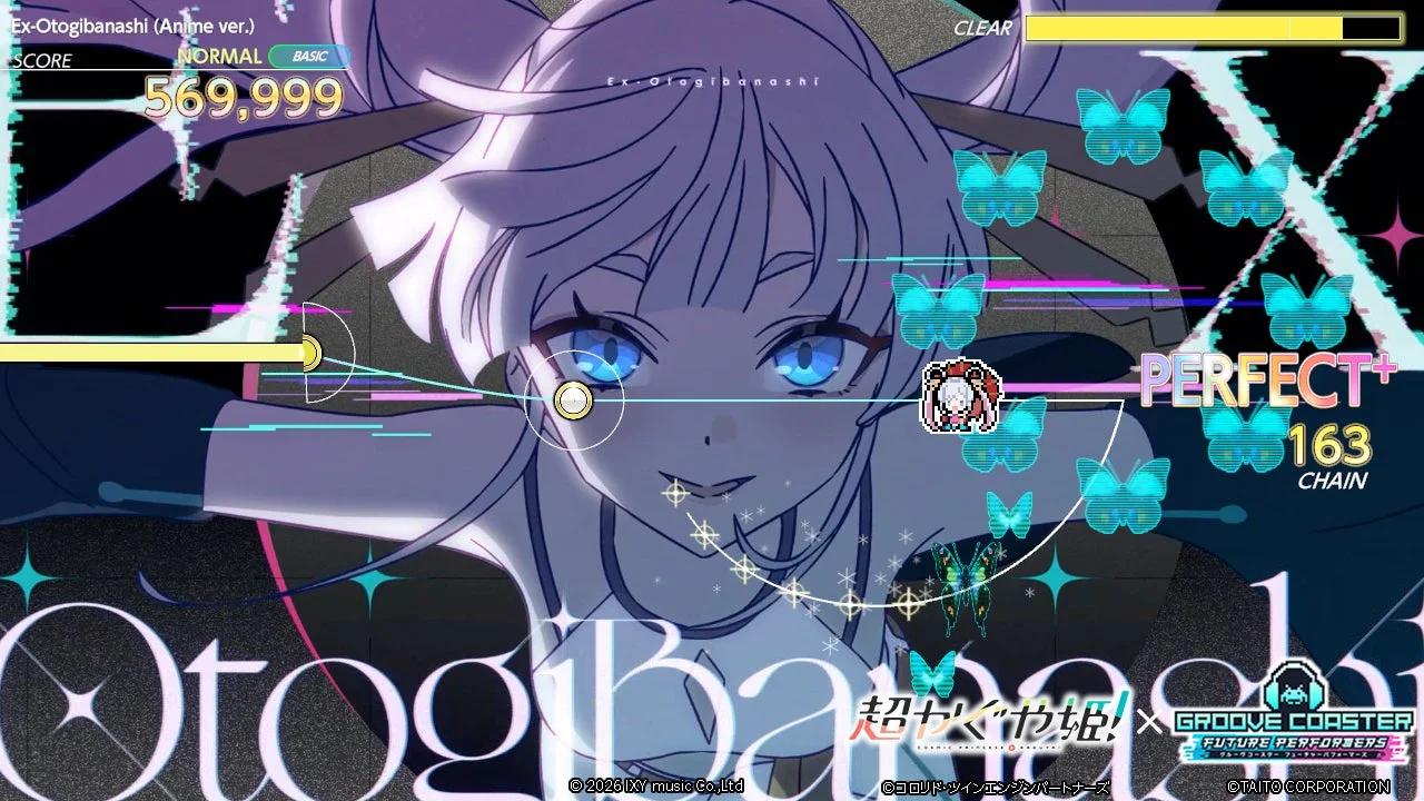 人気リズムゲーム「グルーヴコースター」のプレイ画面です。白い髪と青い目のアニメキャラクターが中央に描かれ、スコア「569,999」や「PERFECT+」の表示、青い蝶のエフェクトが見られます。楽曲は「Ex-Otogibanashi (Anime ver.)」です。