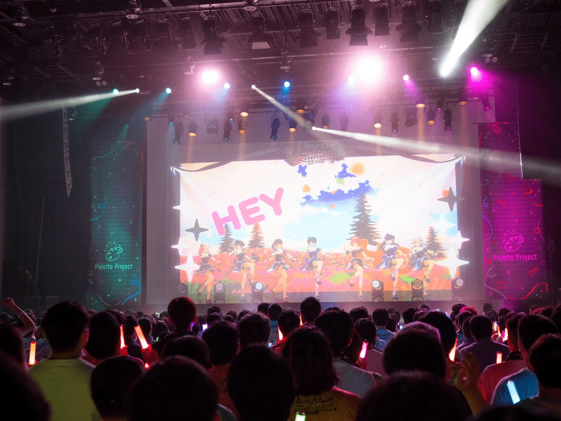 VTuber, ライブ, アイドル, コンサート, 観客, サイリウム, ステージ, スクリーン, 音楽イベント, Palette Project, 夏祭り