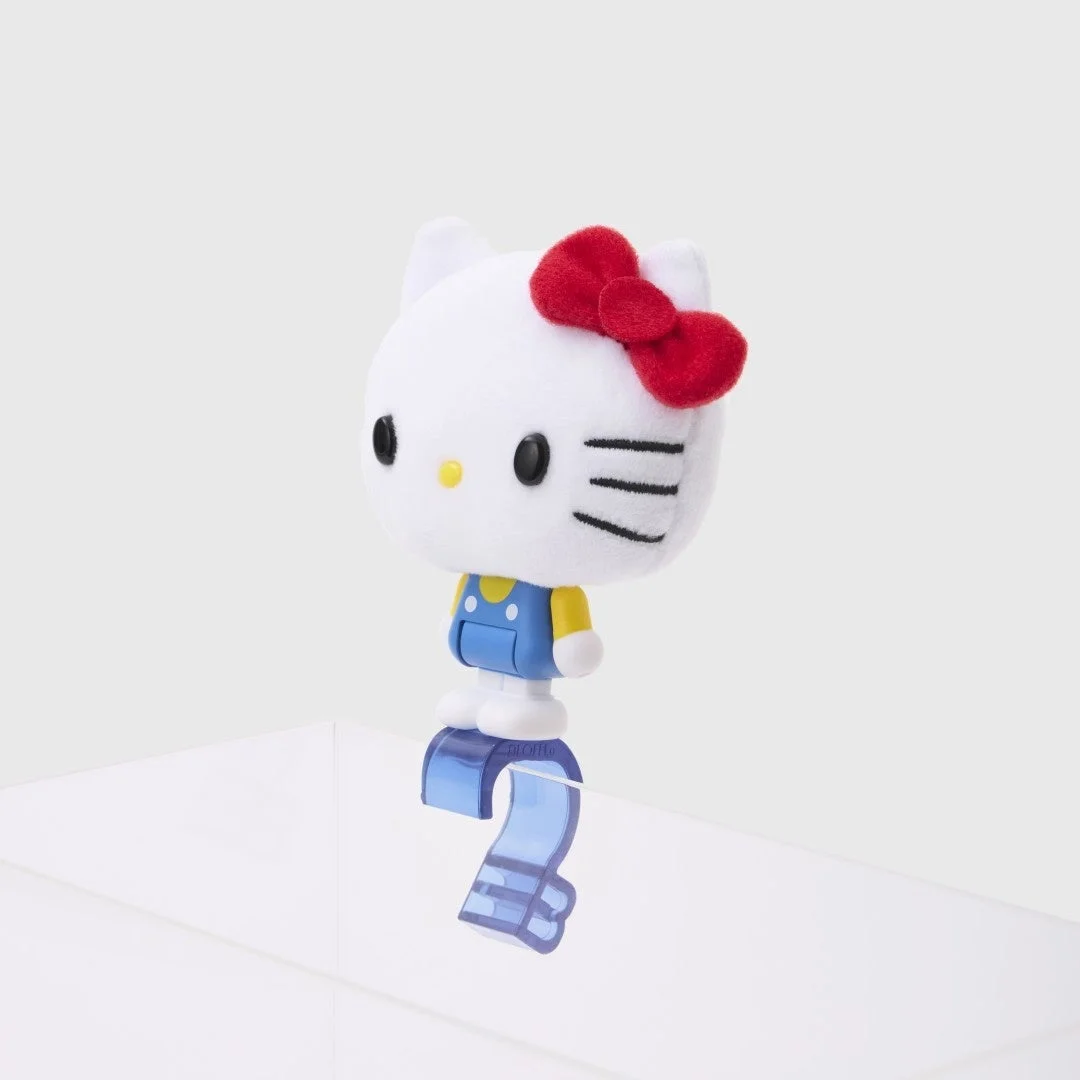 ハローキティのフィギュアとクリップ