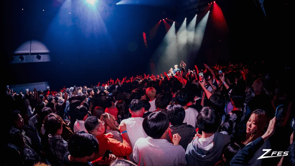 ライブ会場の観客