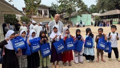 インドネシアの若者が涙し、質問が続いた上映交流会映画『ハナのサンタ』川畑秀雄監督が届ける国際教育支援「ゴミの山から夢の山へ」〜ごみ処分場バンタルゲバンの学校へ寄付、173名の大学生らと未来を語る〜