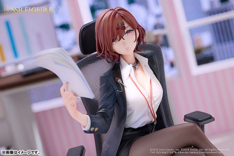 『アイドルマスター シャイニーカラーズ』×『雀魂』のコラボより、「樋口円香」が「おしごとエフォートレス」の衣装でフィギュア化。あみあみにて予約受付中。